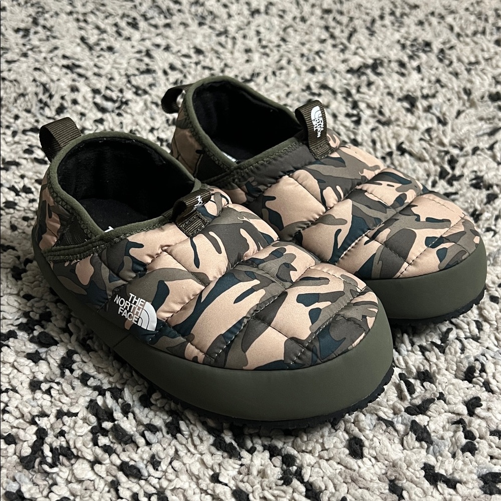 The North Face Youth Thermoball Traction Mules II Camo Slip On NF0A39UX Size 3